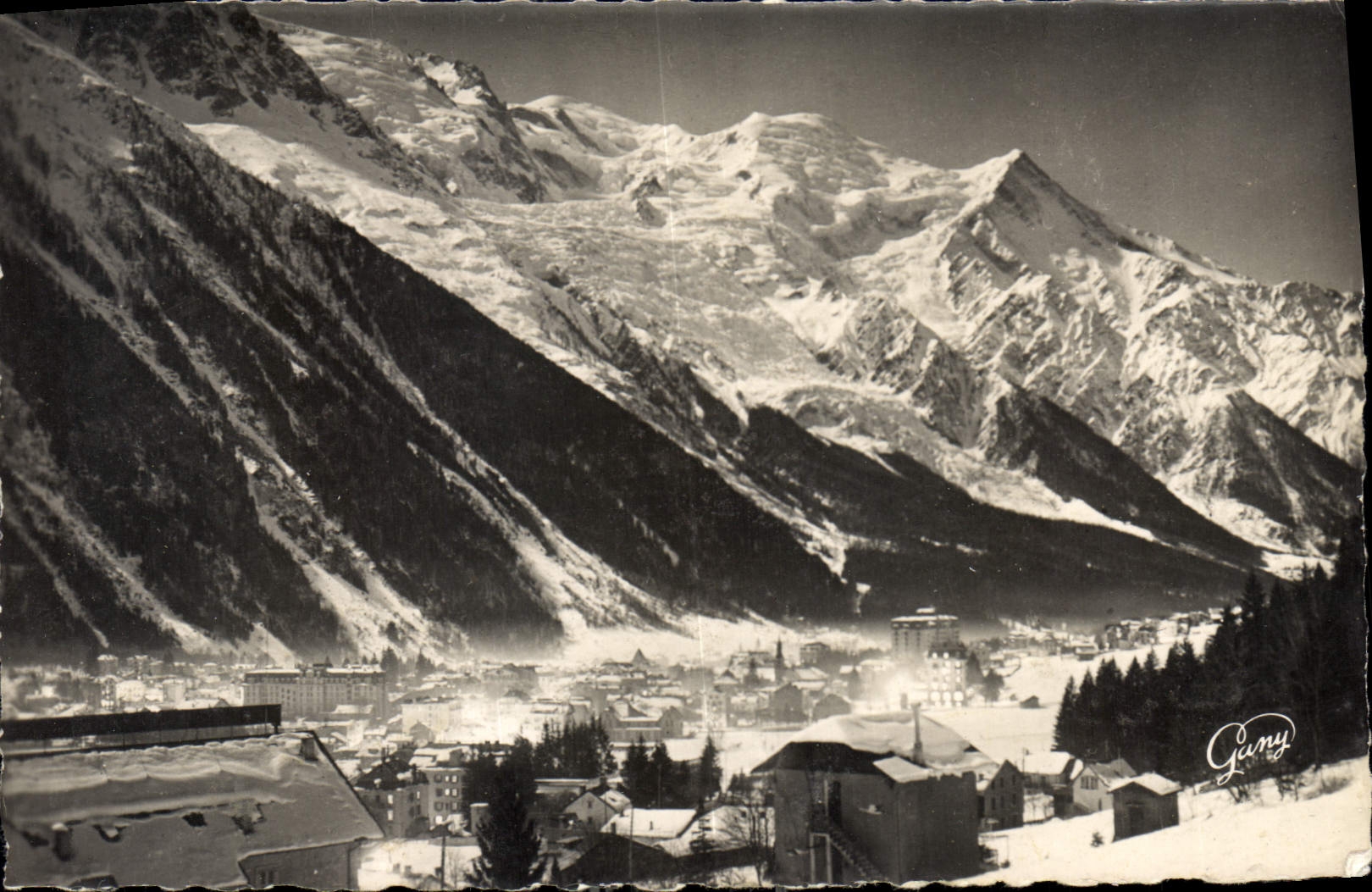 Chamonix — Vue générale et le Mont-Blanc (4807 m.) — Gamy