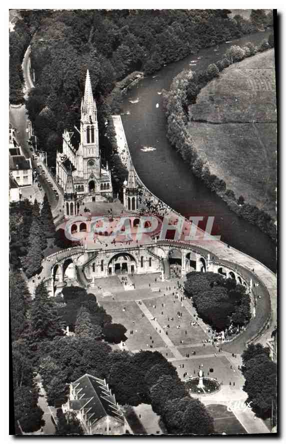 CPA Lourdes Vue aerienne sur la Basilique et la Gave 