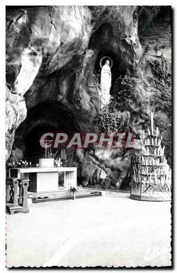 CPA Lourdes La Grotte Miraculeuse dont le nouvel en marbre des Pyrenees 