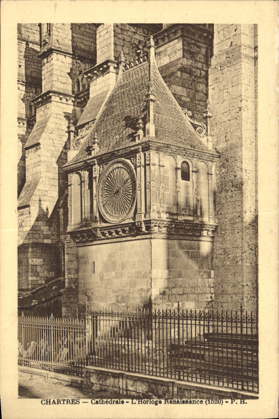 CPA Chartres Cathedrale L'Horloge Renaissance 