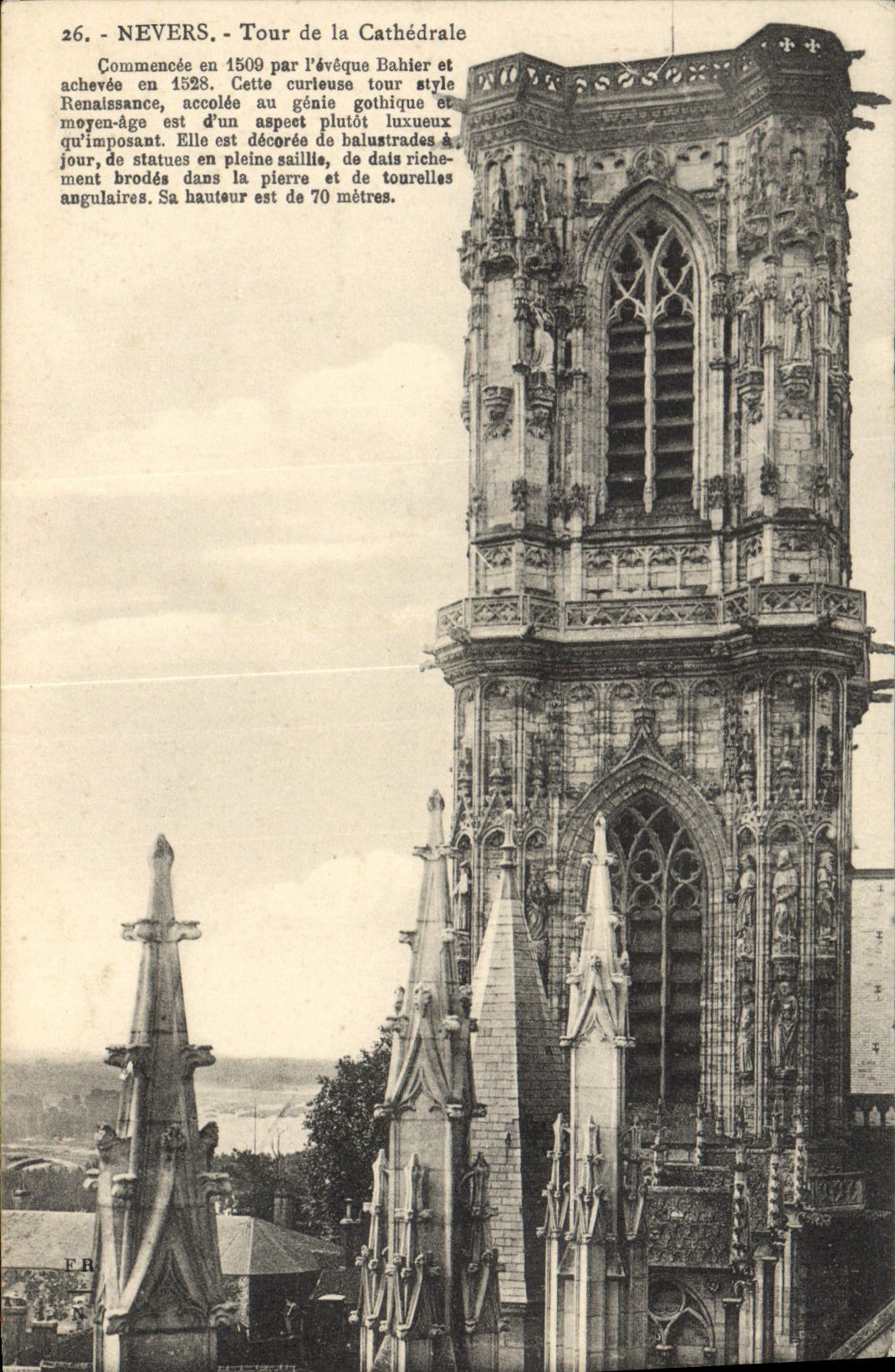 CPA Nevers Tour de la Cathedrale 