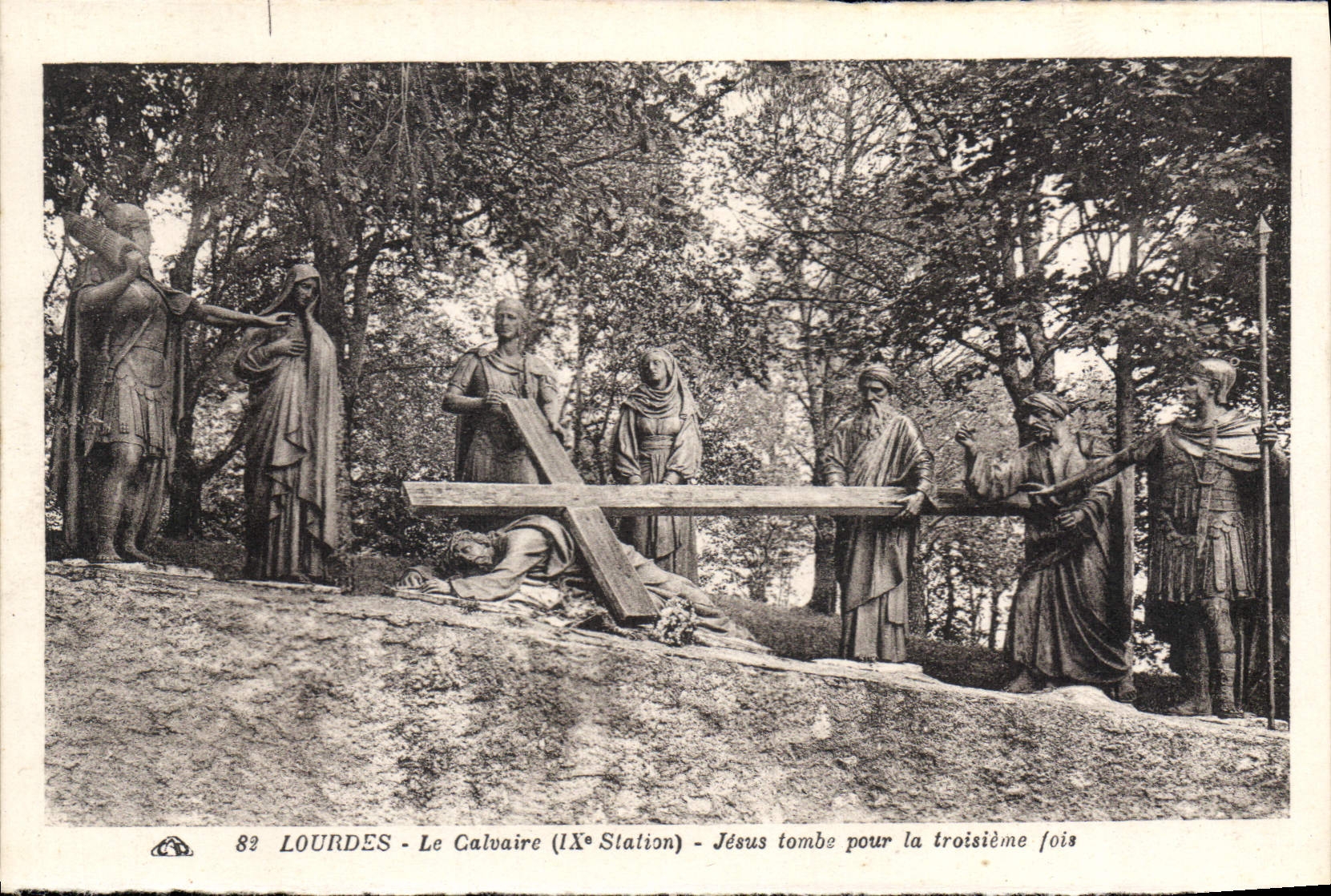 Lourdes - Le Calvaire (IXe Station) - Jésus tombe pour la troisième fois