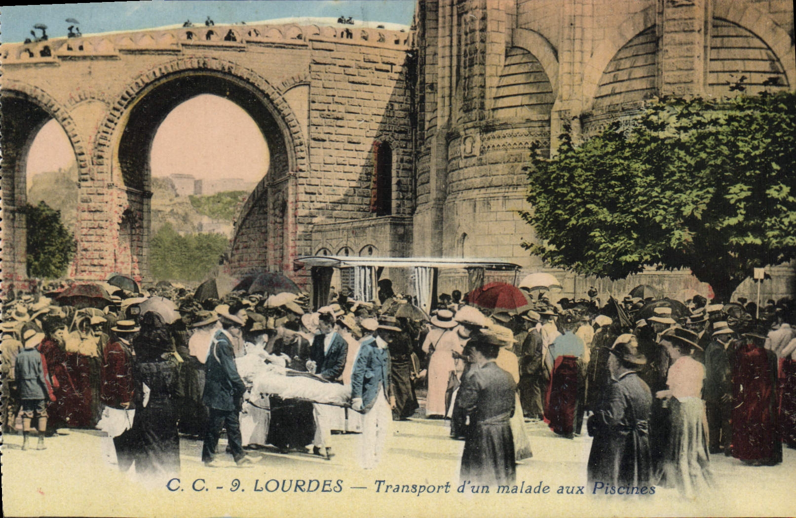 CPA Lourdes Transport d'un malade aux Piscines 