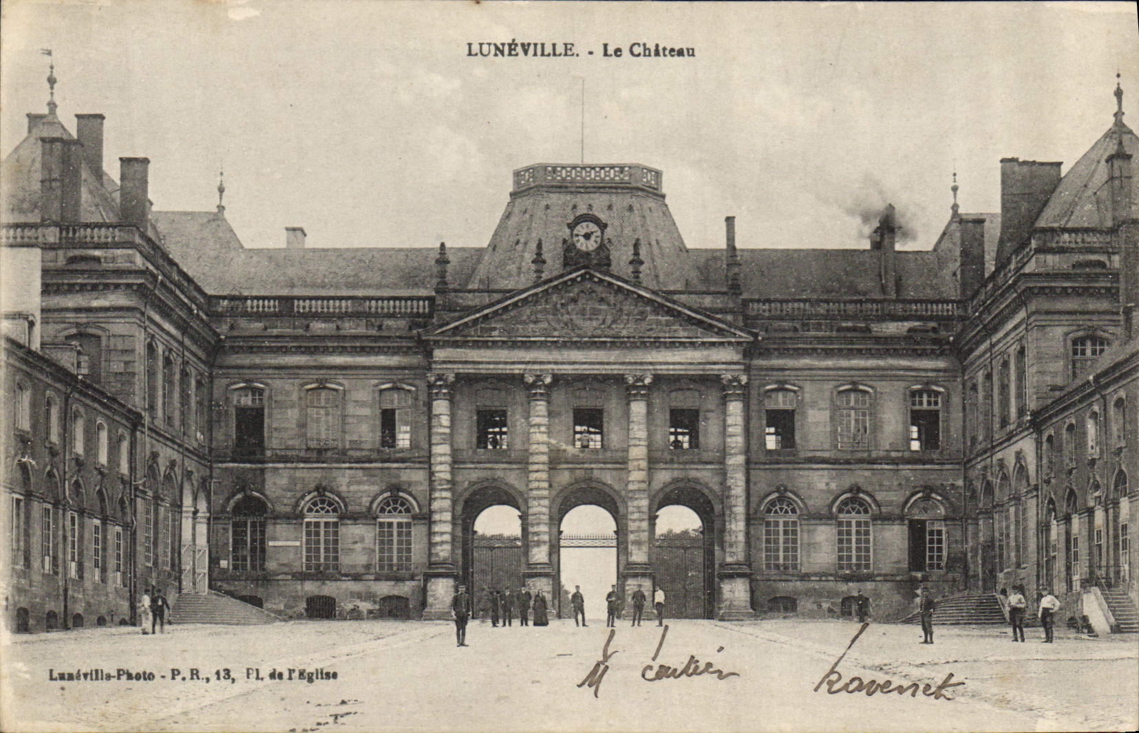 Lunéville - Le Château — vue du bâtiment principal avec entrée monumentale — Lunéville-Photo - P.R., 13, F.L. de l'Église