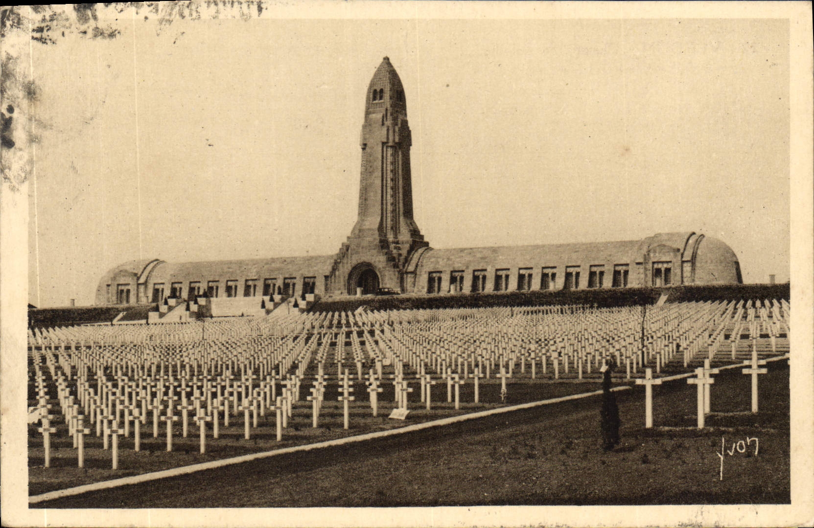 Verdun - Champs de Bataille — Le Cimetière National et l'Ossuaire de Douaumont — Les Éditions d'Art Vichy