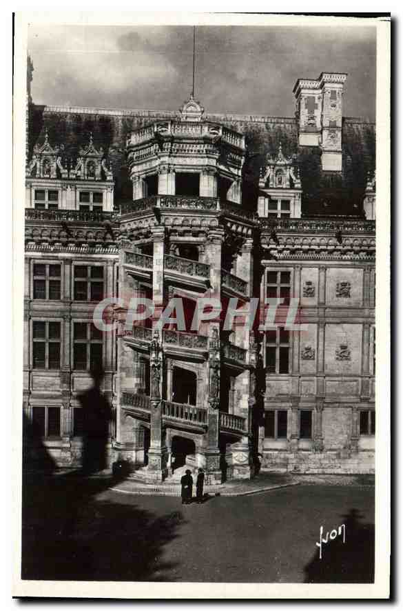 CPA Blois Loir et Cher Le Chateau escalier Francois 