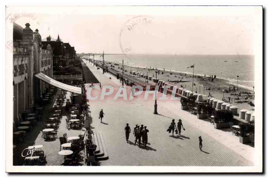 CPA Cabourg La Terrasse des Anglais vers l Ouest 