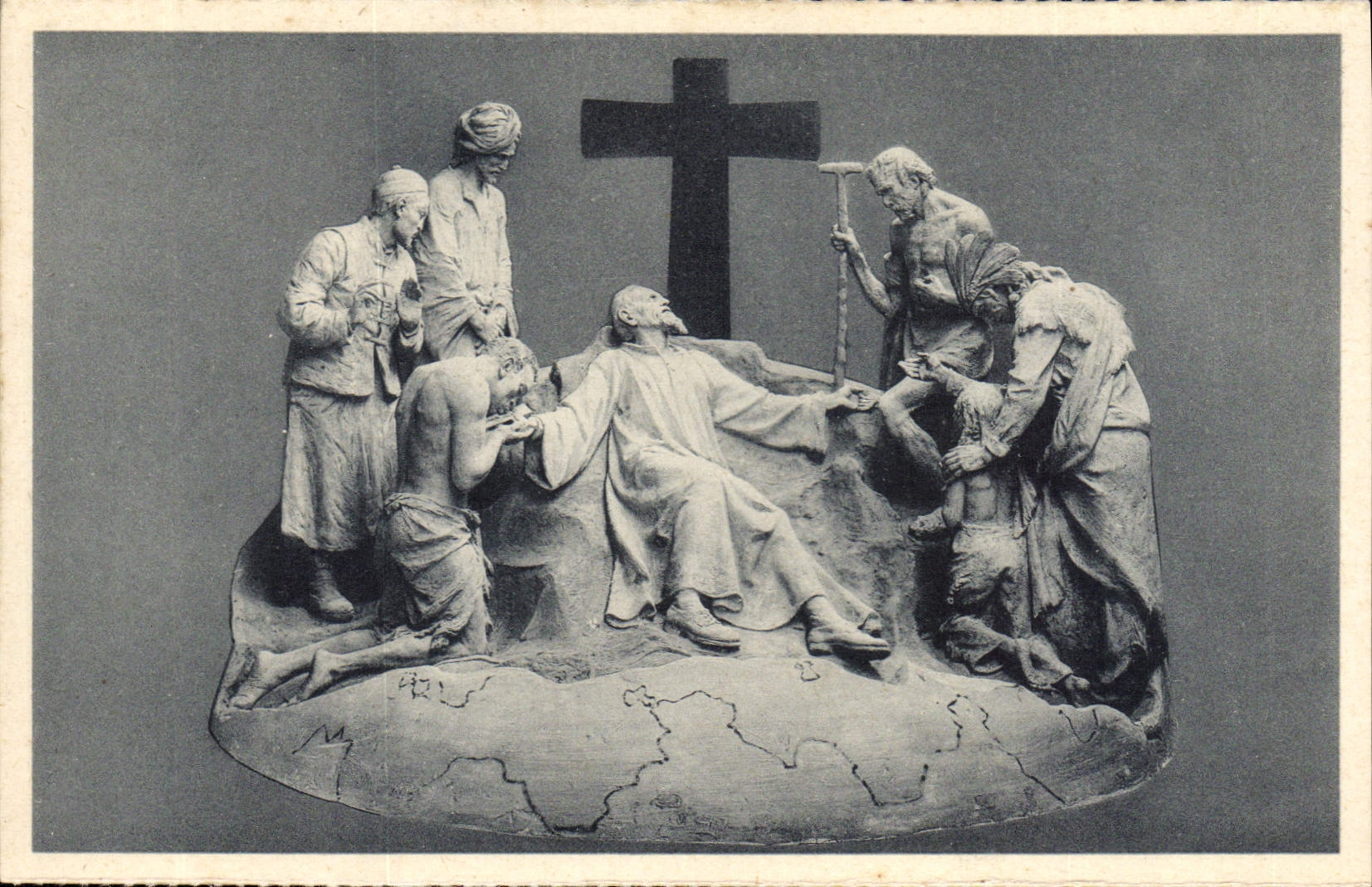 CPA Exposition Bruxelles 1935 Palais de Vie Catholique Monument au Missionaire par le sculputeur de 
