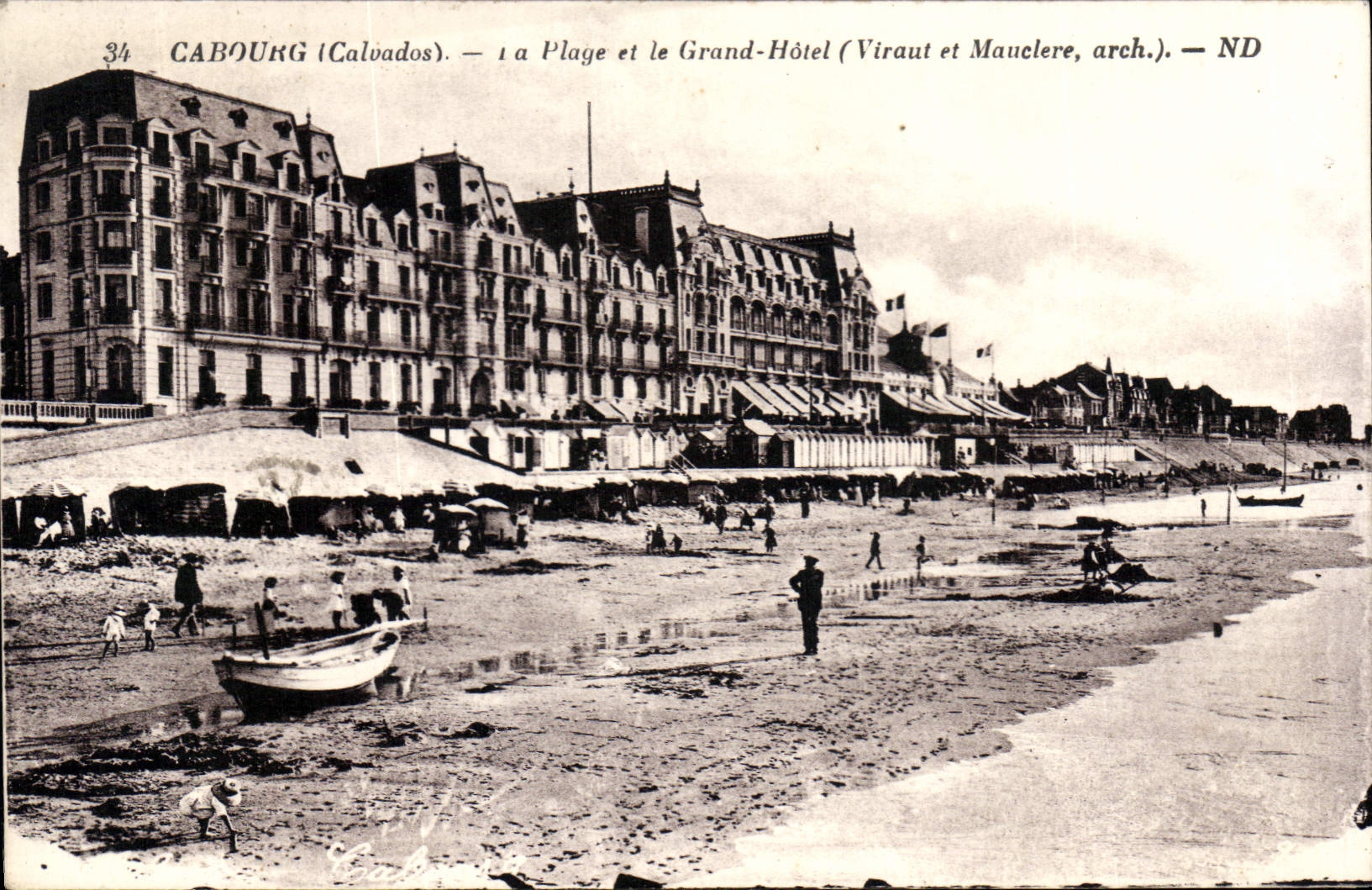Cabourg (Calvados) — Plage et le Grand-Hôtel (Viraut et Mauciere, arch.)