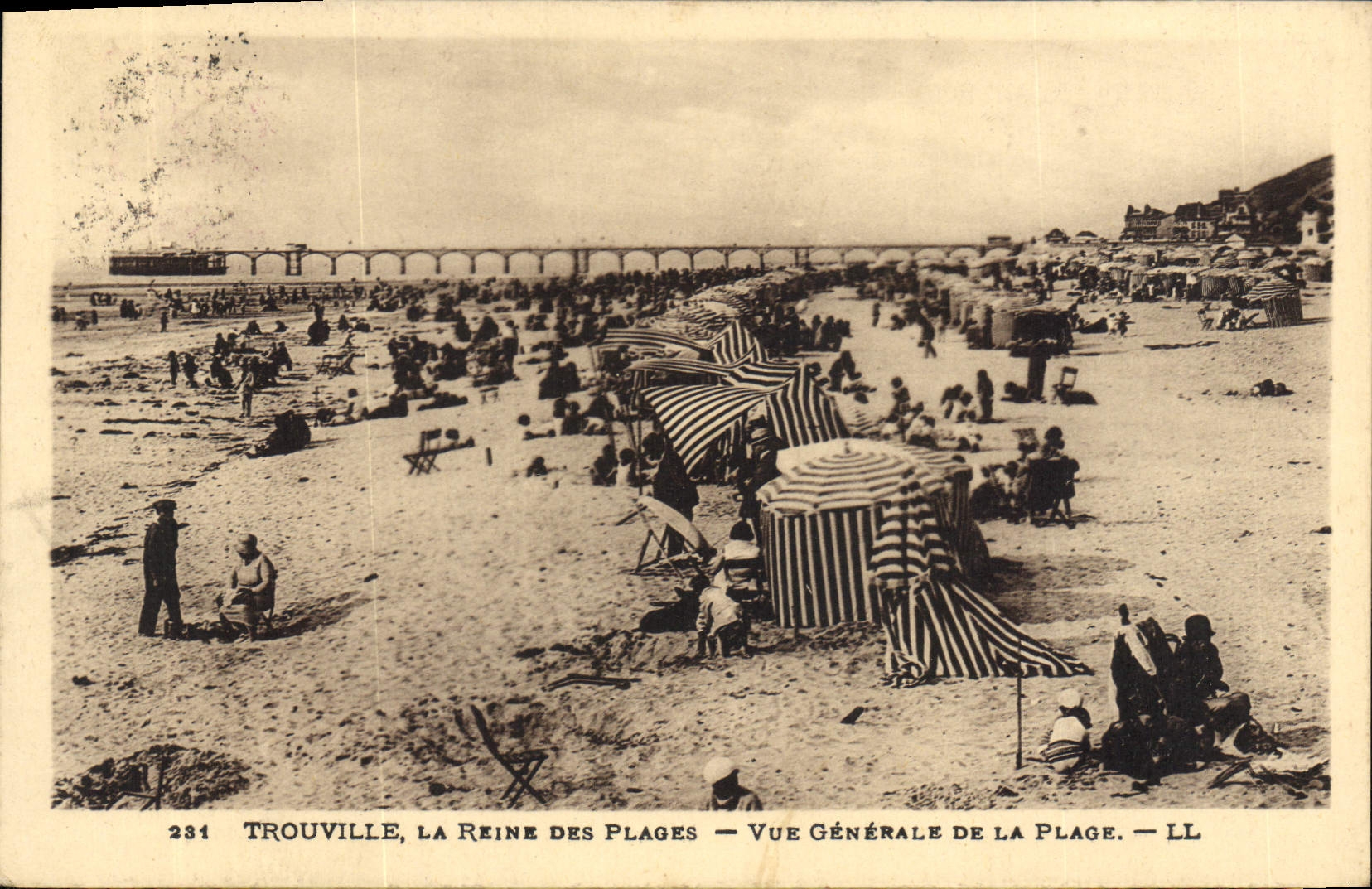 CPA Trouville La Reine des Plages Vue Generale de la Plage 