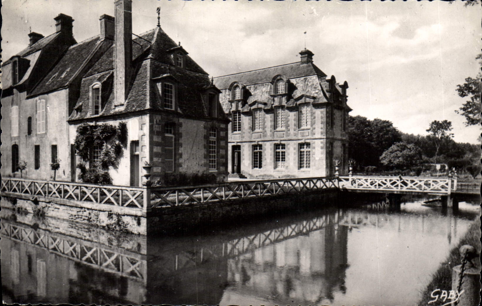 CPA Saint Pierre sur Dives Calvados Le Chateau de Carel 