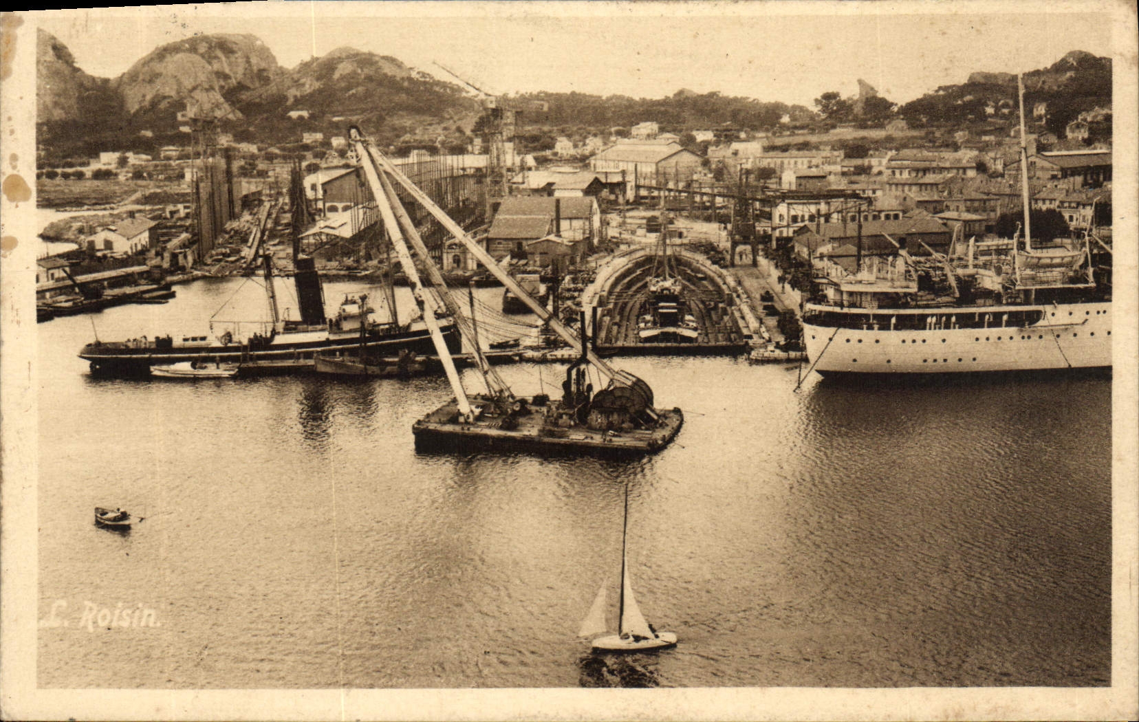 CPA La Ciotat Les Chantiers maritimes Bateaux