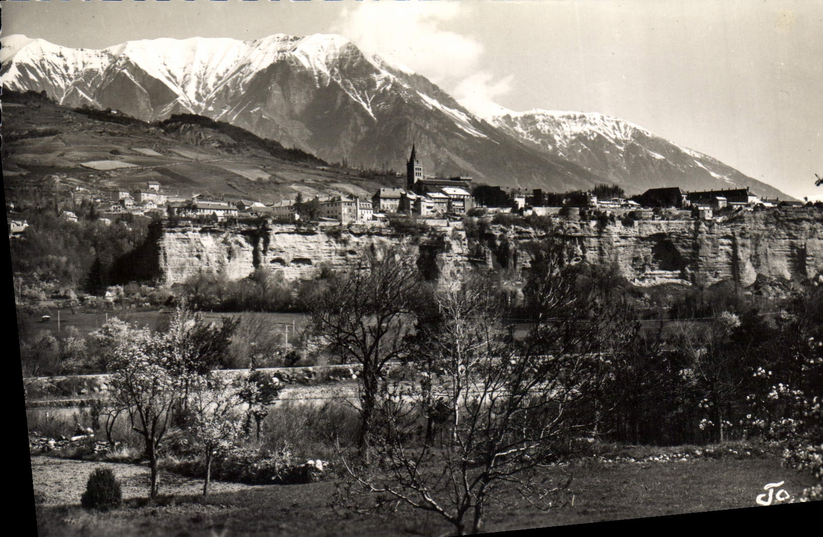 Embrun — Vue des bords de la Durance et des sommets alpins — Éditeur ABEIL