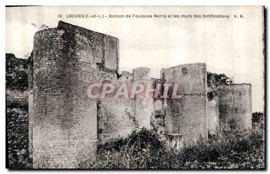 CPA Loches Donjon de Foulques Nerra et les murs des fortifications 