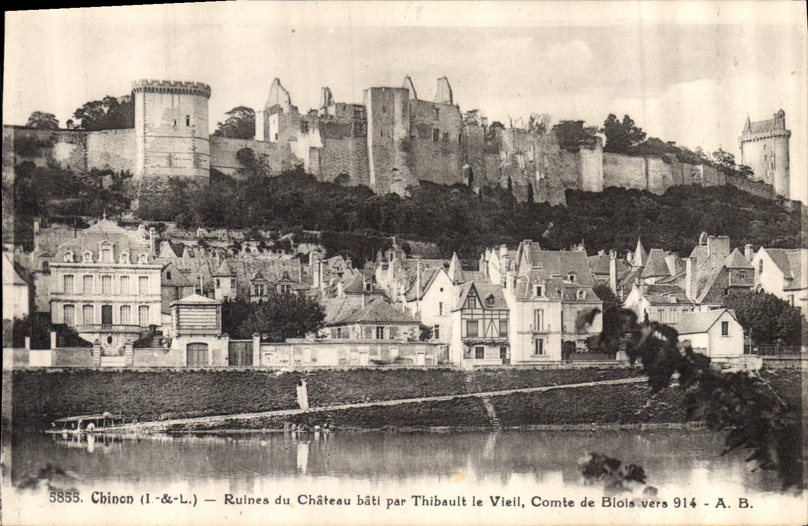 CPA Chinon Ruines du Chateau bati par Thibault le Vieil Comte de Blois 