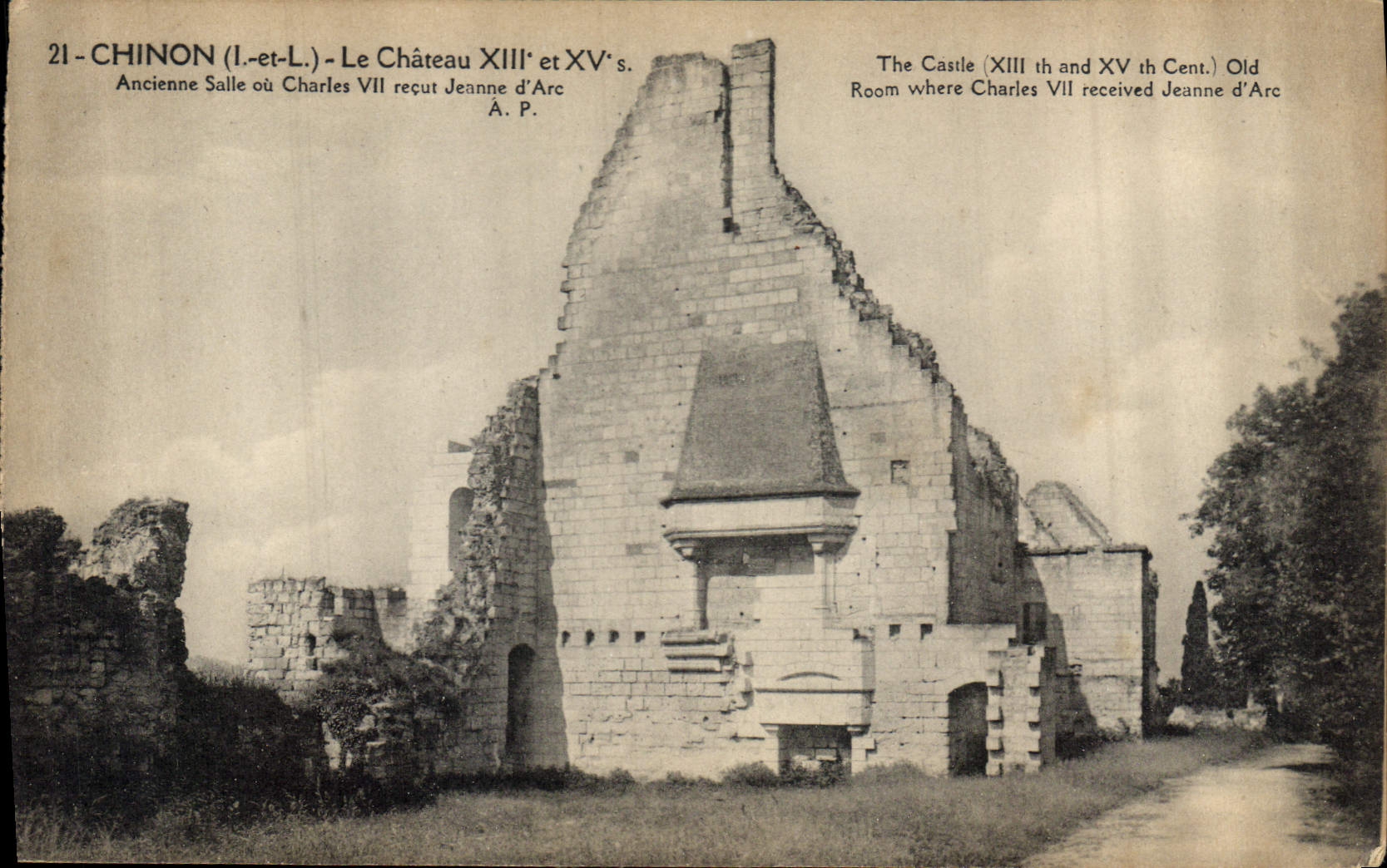 CPA Chinon Le Chateau XIII et XV Ancien Salle ou Charles VII reout Jeanne d'Arc 