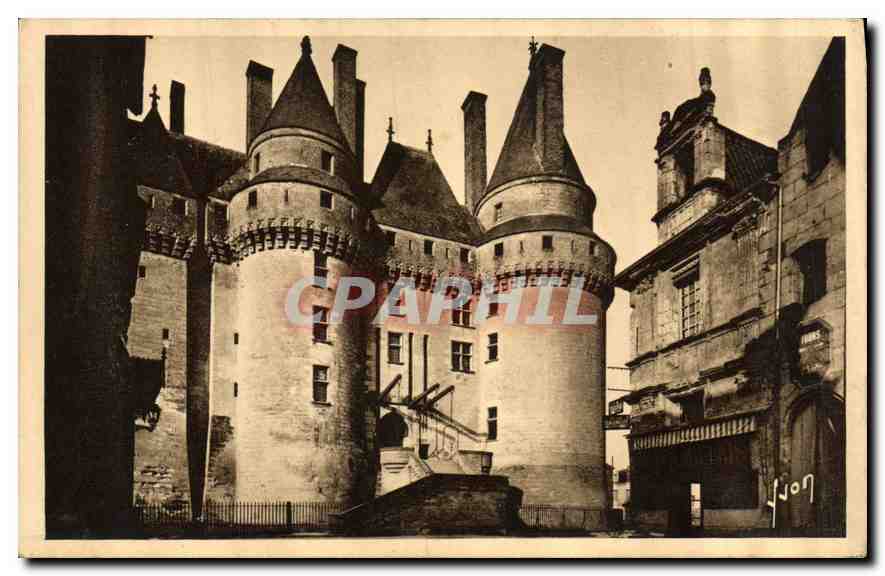 CPA Langeais Indre et Loire L'entree du Chateau 
