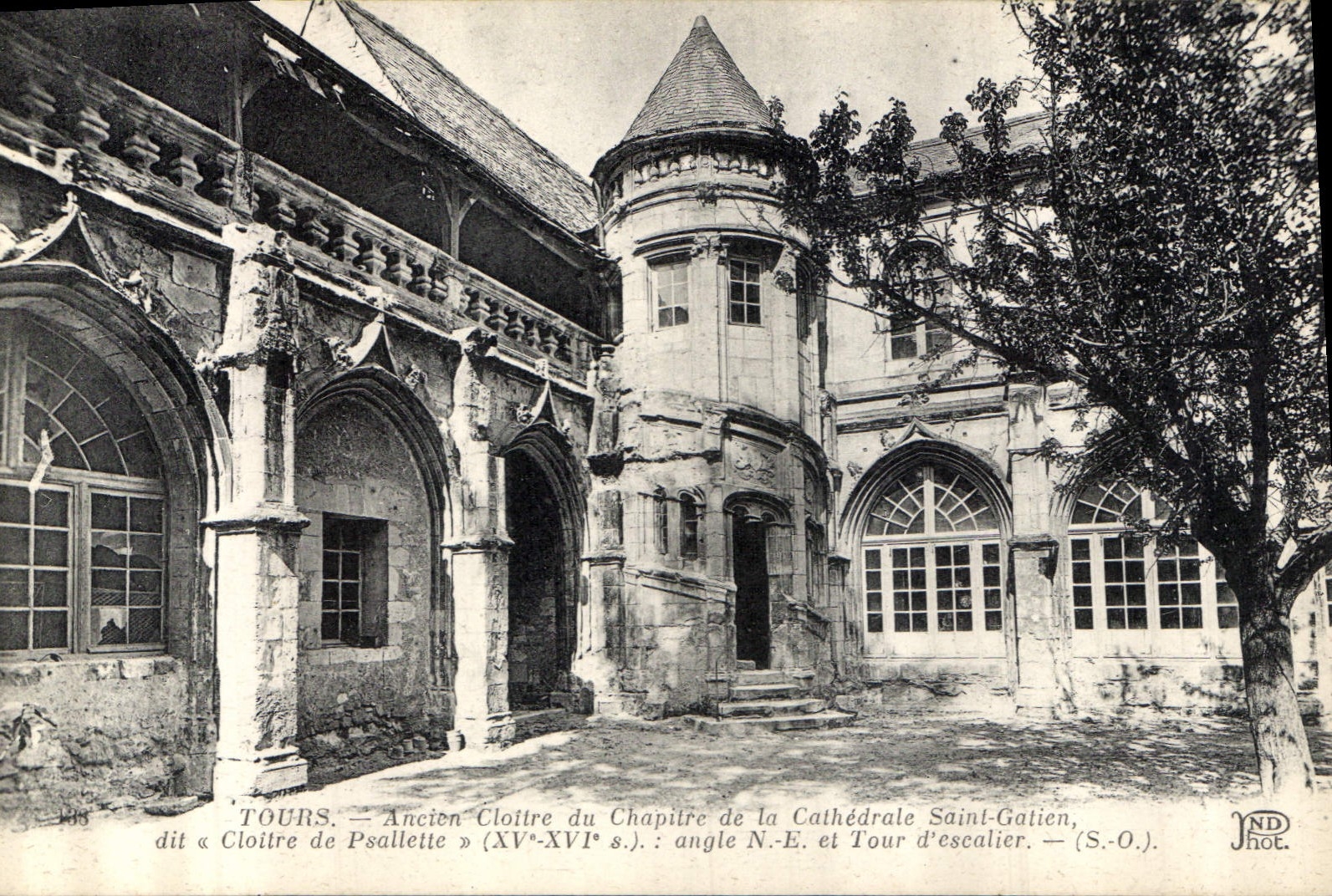 CPA Tours Ancien Cloitre du Chapitre de la Cathedrale Saint Gatien 