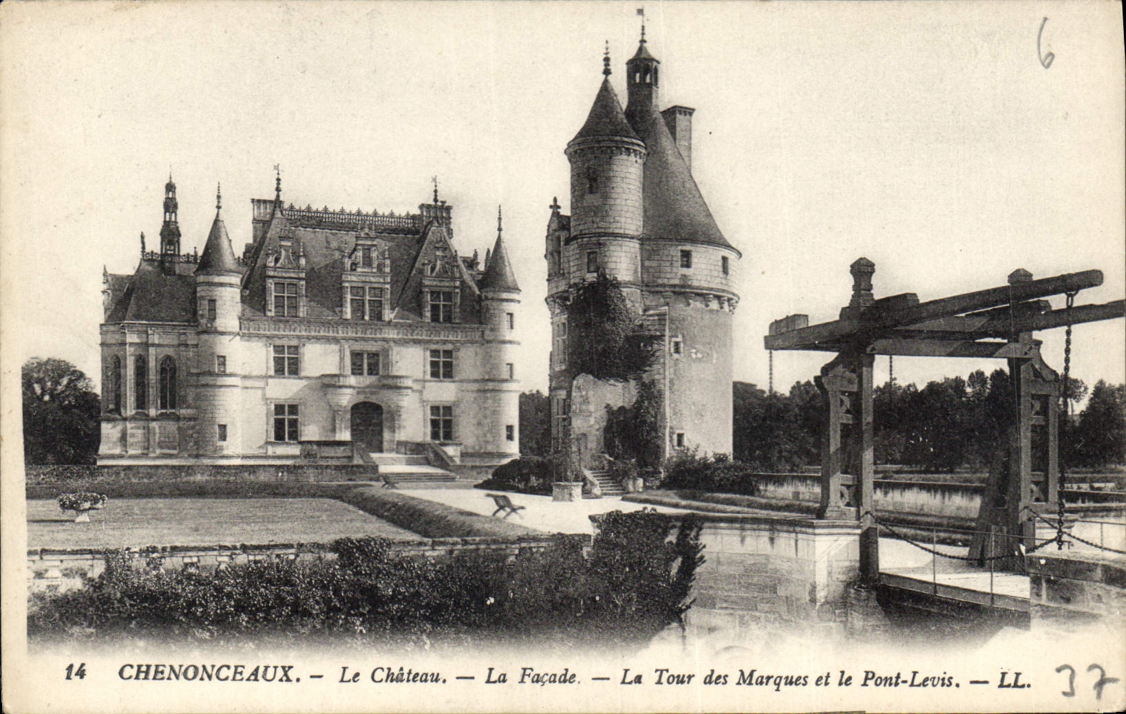 CPA Chenonceaux Le Chateau La Facade La Tour des Marques et le Pont Levis 