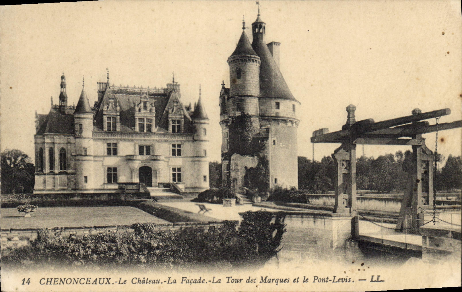CPA Chenonceaux Le Chateau La Facade La Tour des Marques et le Pont Levis 