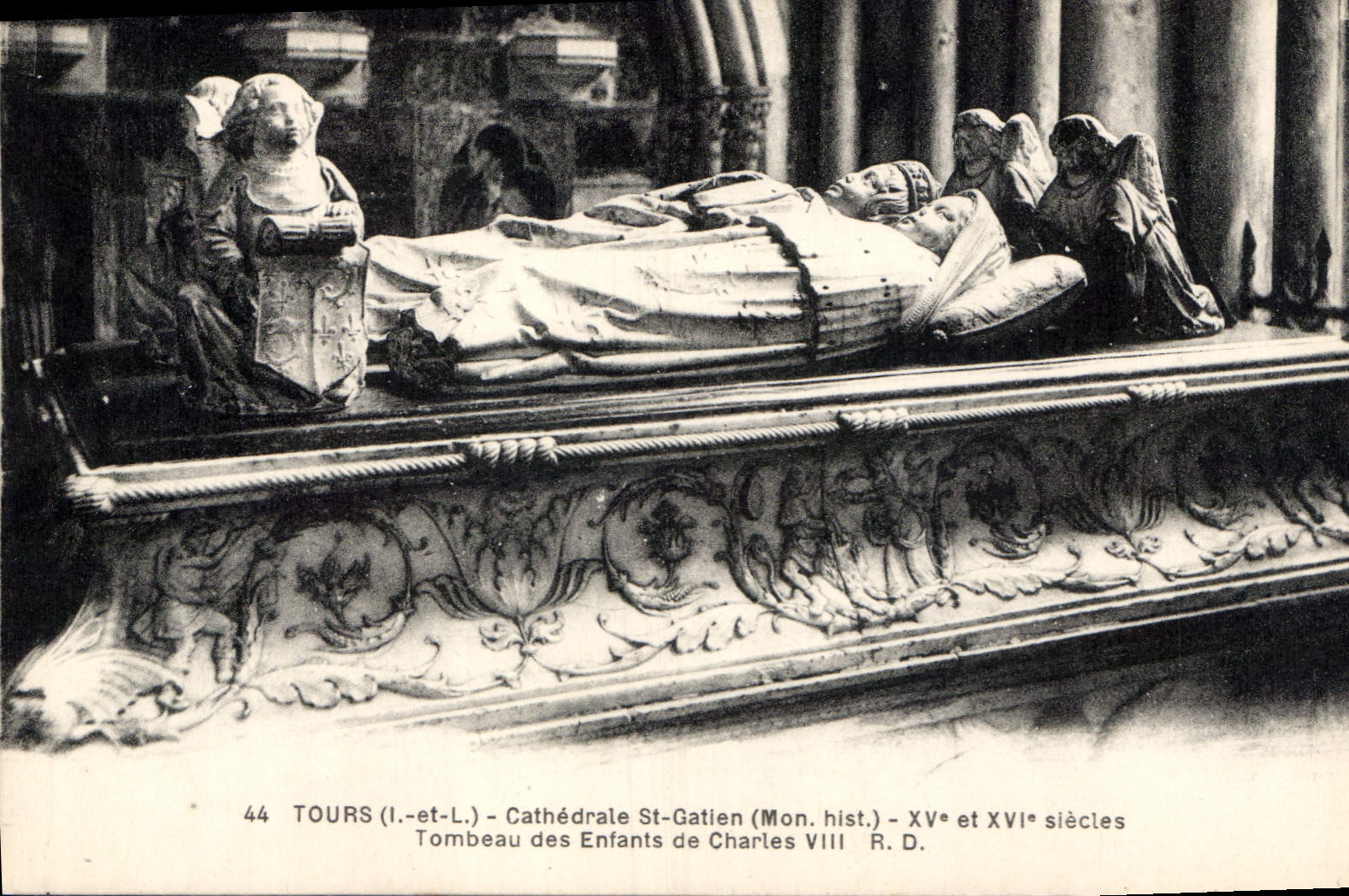 CPA Tours Cathedrale St Gatien Tombeau des Enfants de Charles VIII 