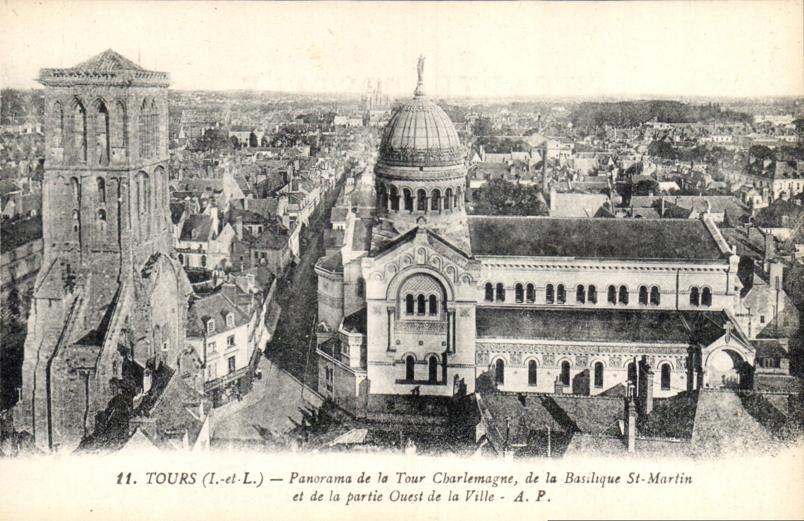 CPA Tours Panorama de la Tour Charlemagne de la Basilique St Martin et de la partie Ouest de la Vill