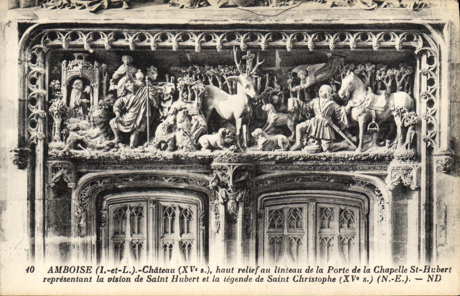 CPA Amboise Chateau haut relief au linteau de la Porte de la Chapelle St Hubert 