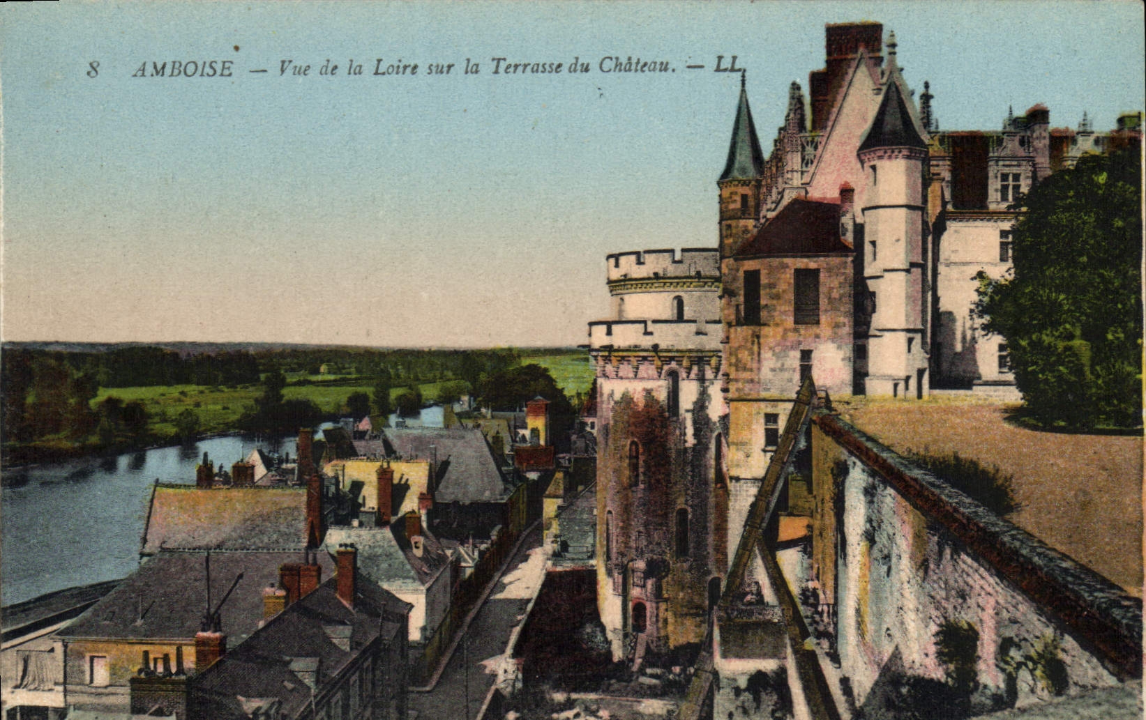 CPA Amboise Vue de la Loire sur la Terrasse du Chateau 