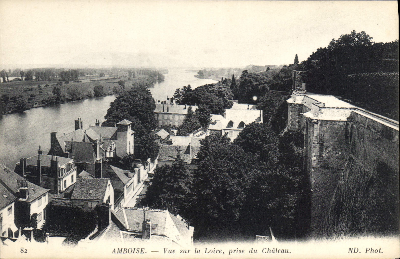 CPA Amboise Vue sur la Loire prise du Chateau 