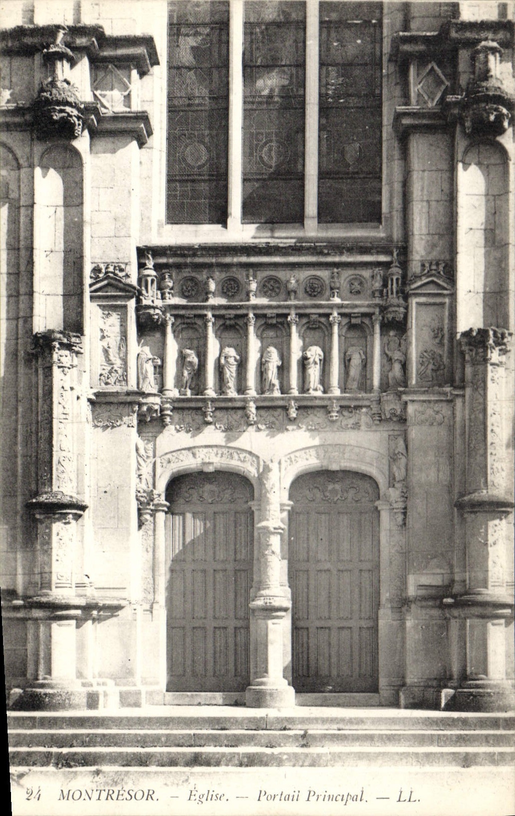 CPA Montresor Eglise Portail Principal 