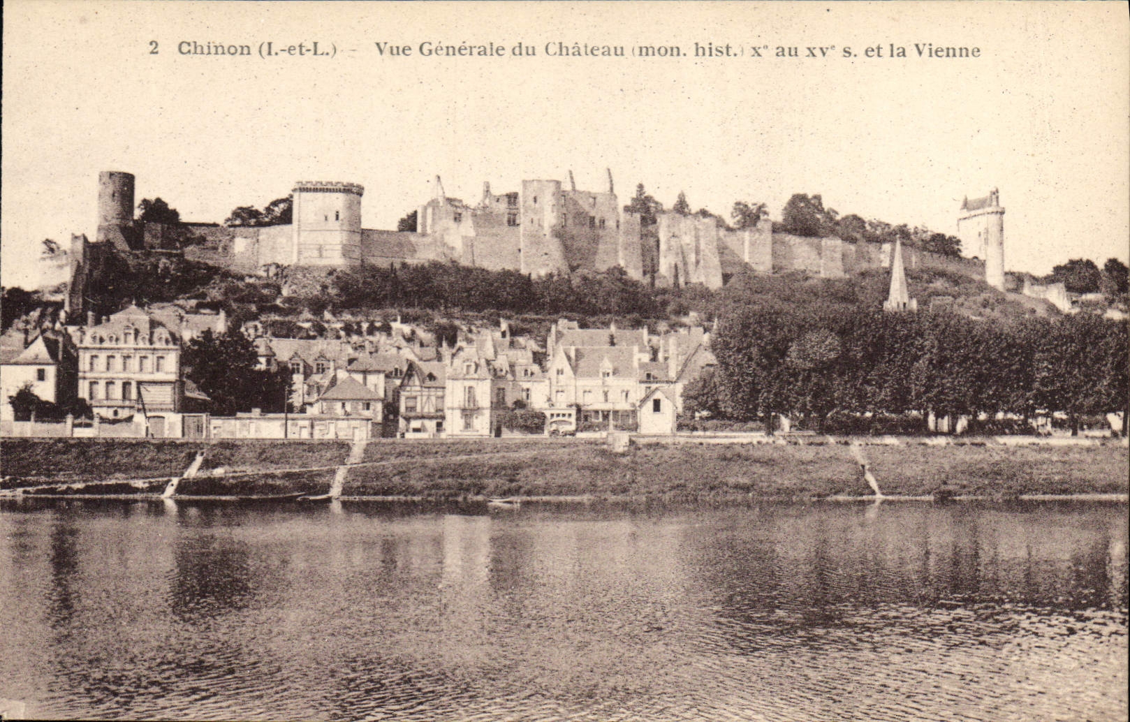 CPA Chinon Vue Generale du Chateu mon hist et la Vienne 