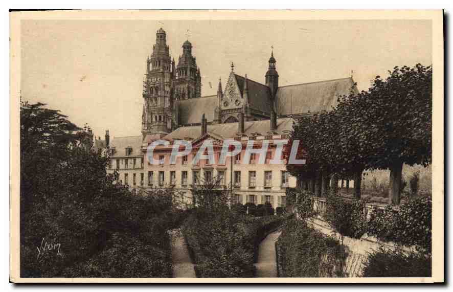 CPA Tours Indre et Loire Le Musee et la Cathedrale St Gatien 