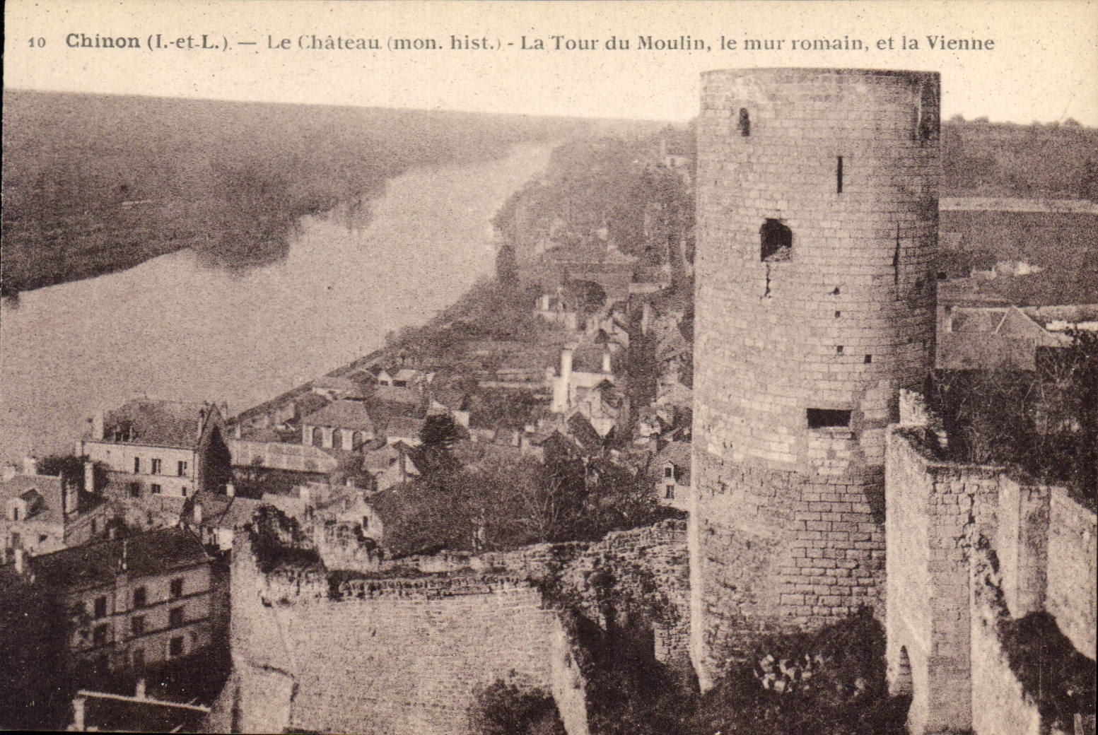 CPA Chinon Le Chateau La Tour du Moulin le mur romain et la Vienne 