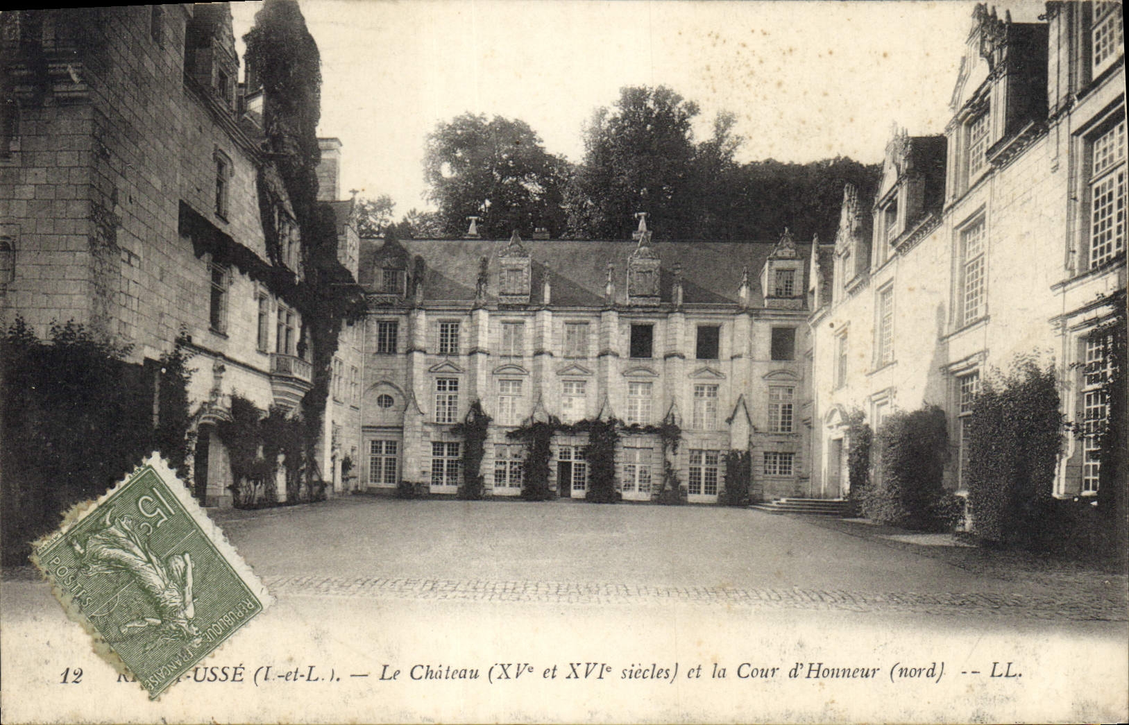 CPA Usse L et L Le Chateau XV et XVI siecles et la Cour d'Honneur nord 