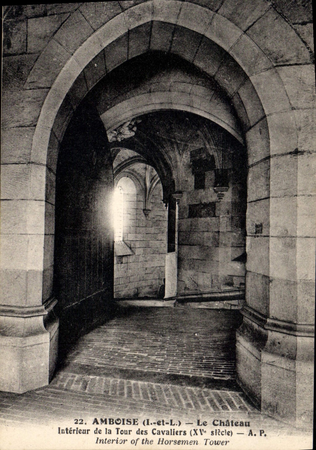 CPA Amboise L et L Le Chateau Interieur de la Tour des Cavaliers 