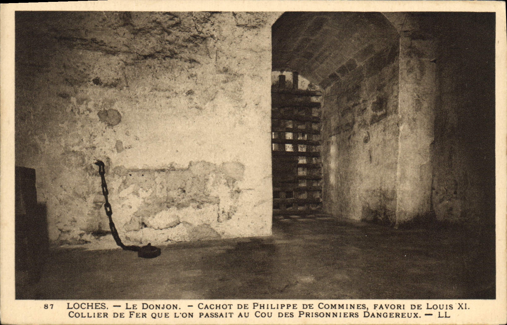 CPA Loches Le Donjon Cachot de Philippe de Commines Favori de Louis XI 