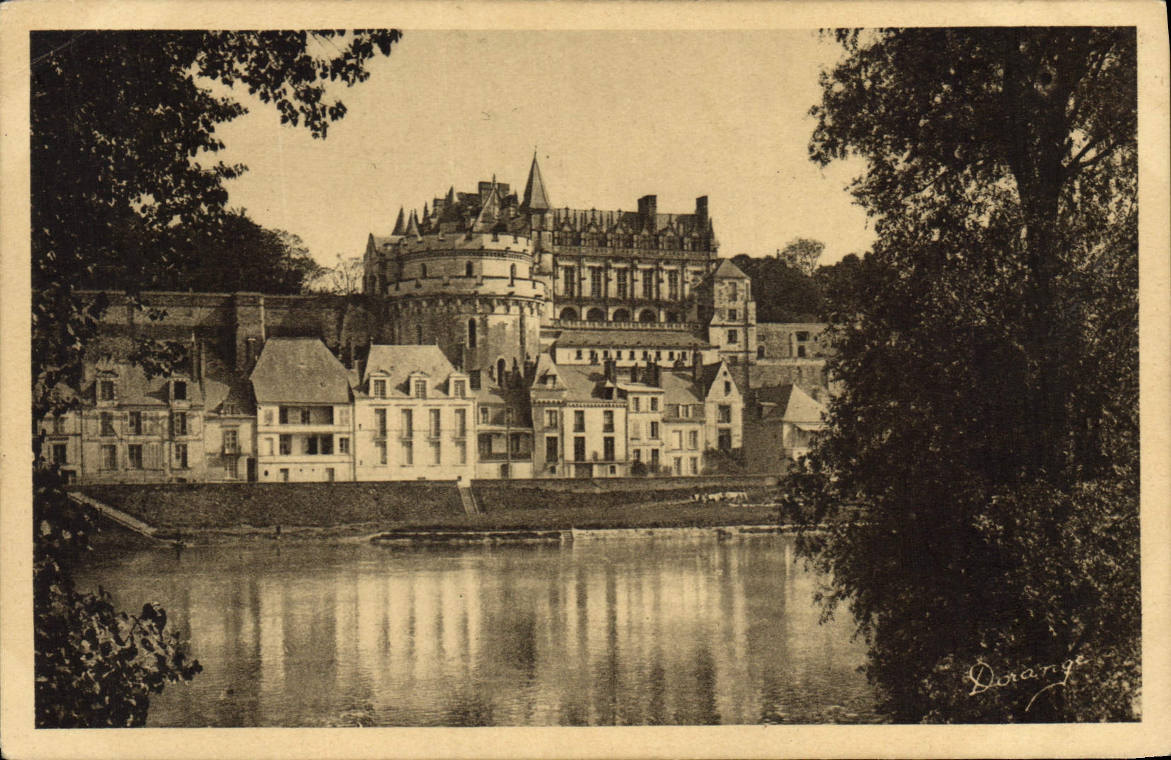 CPA Amboise L et L Le Chateau Mon Hist Bati par Charles VIII et Louis XII 