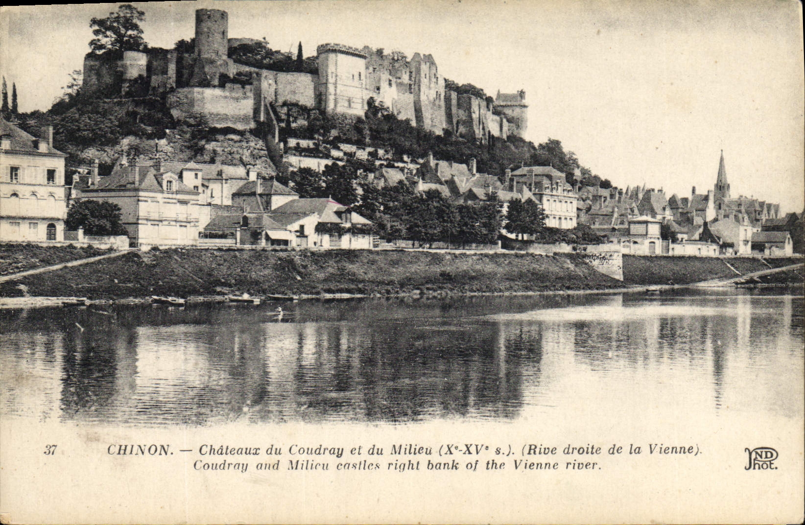 CPA Chinon Chateaux du Coudray et du Milieu Rive droite de la Vienne 