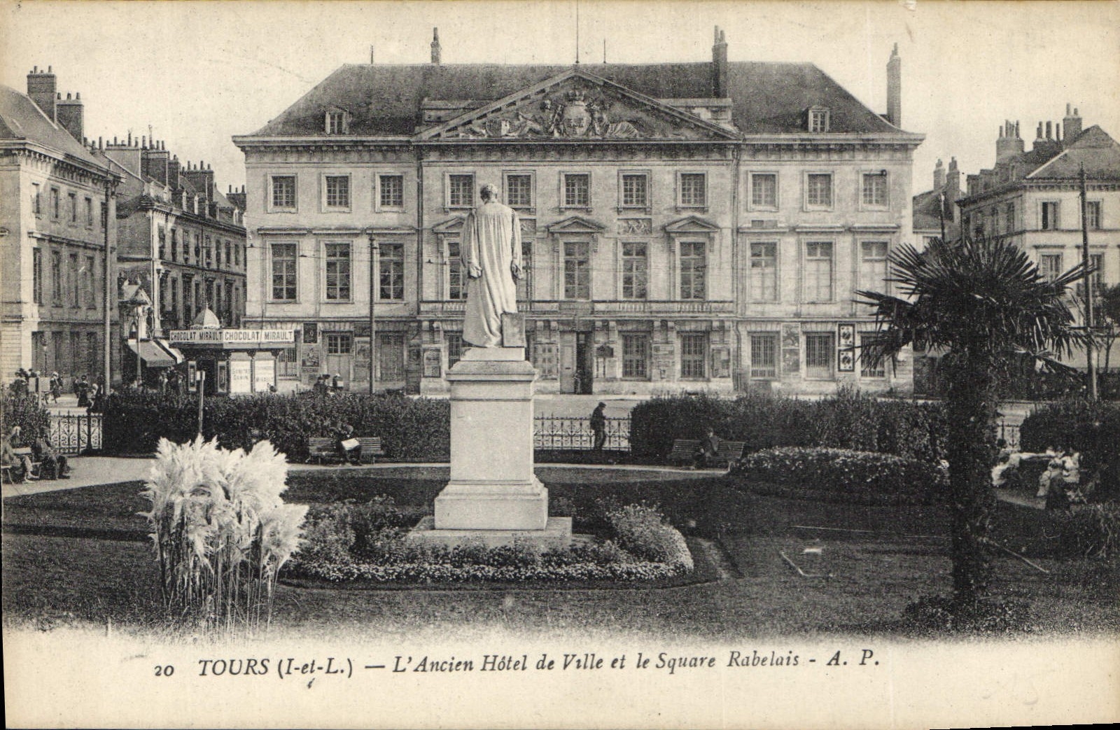 CPA Tours L et L L'Ancien Hotel de Ville et le Square Rabelais 