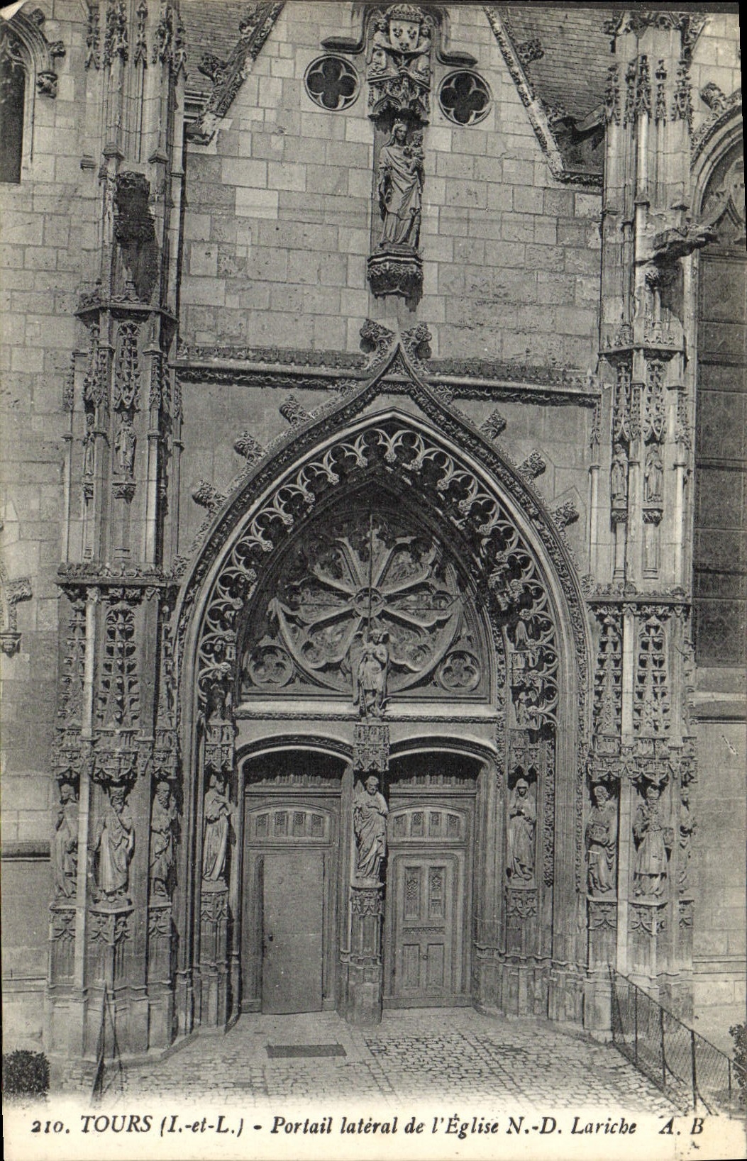 CPA Tours I et L Portail Lateral de l'Eglise N D Lariche 