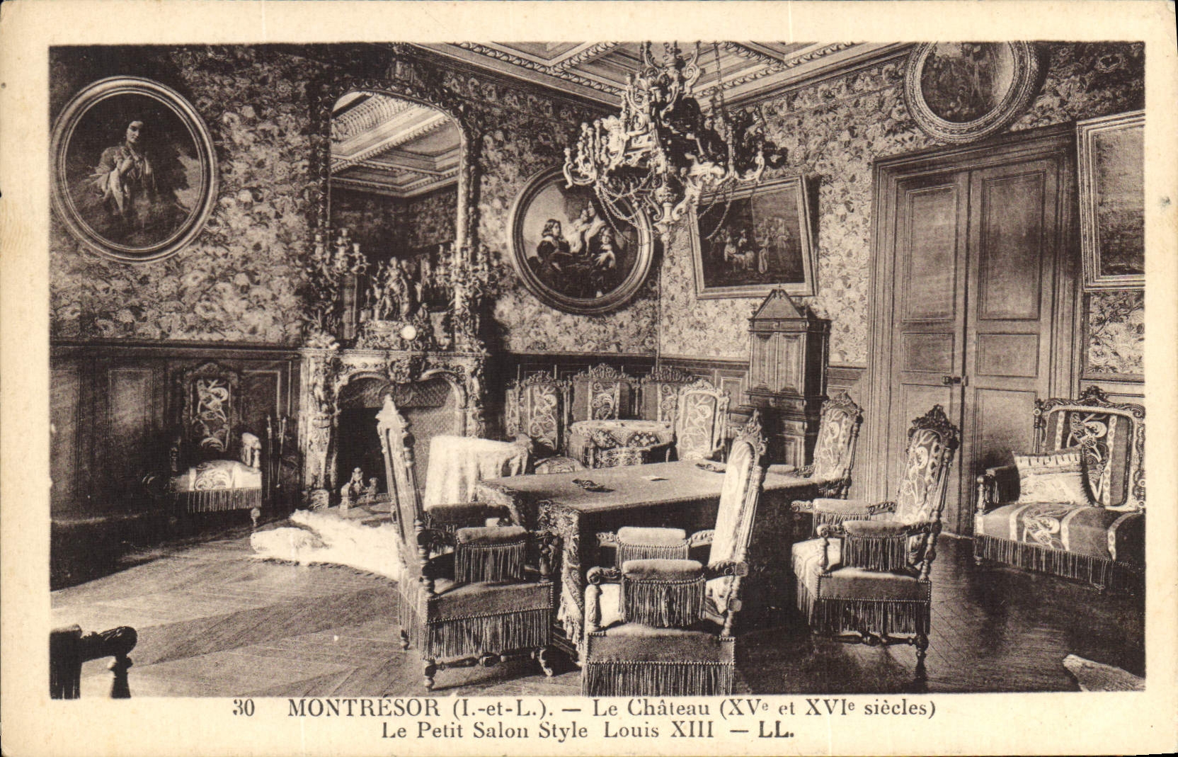 CPA Montresor I et L le Chateau XV et XVI siecle le Petit salon Style Louis XIII 