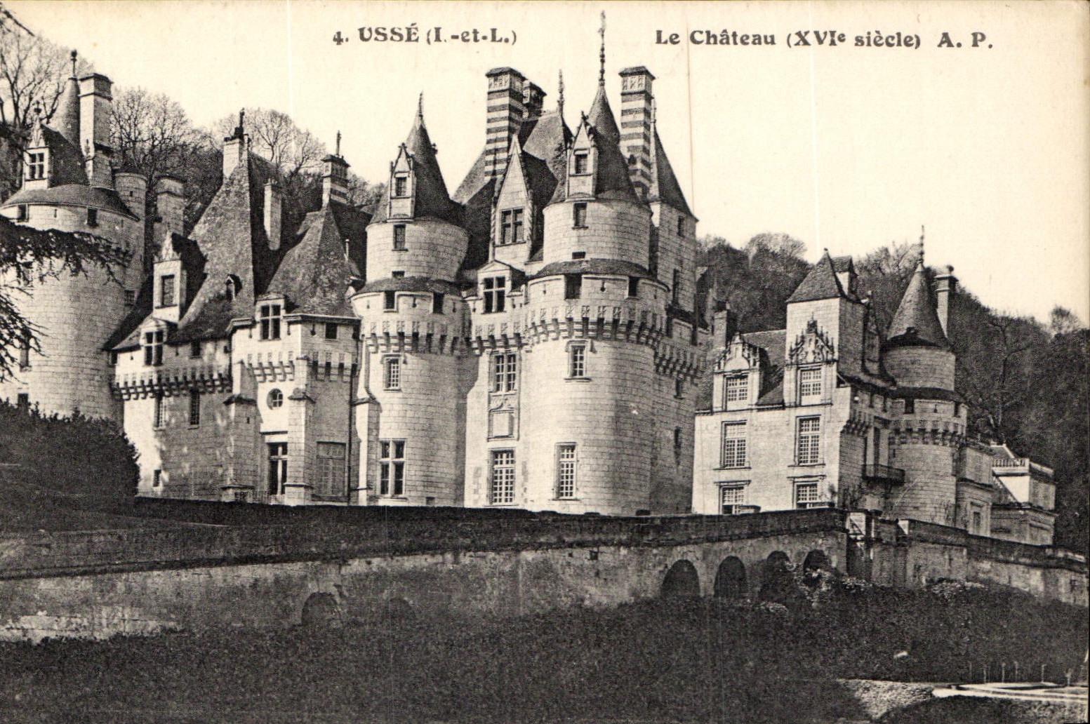 CPA Usee I et L le Chateau XVI siecle 