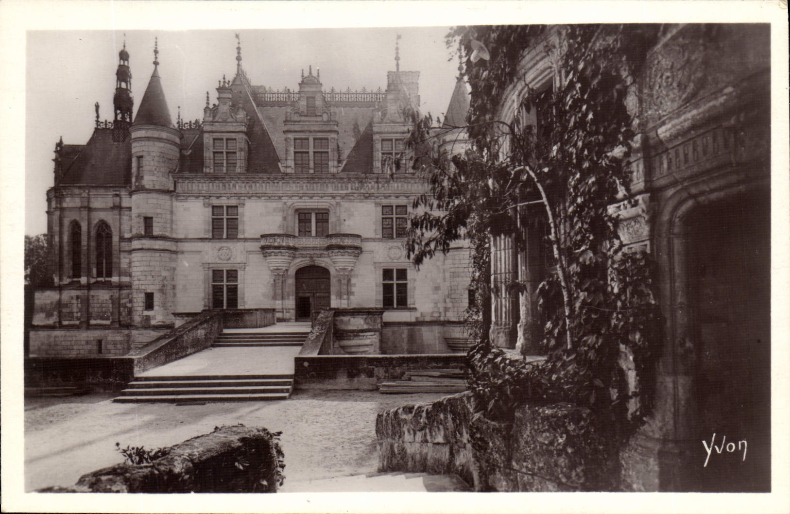 CPA Chateaux de la Loire Chateau de Chenonceaux Aile Thomas Bahier et detail de la Tour des Marques 