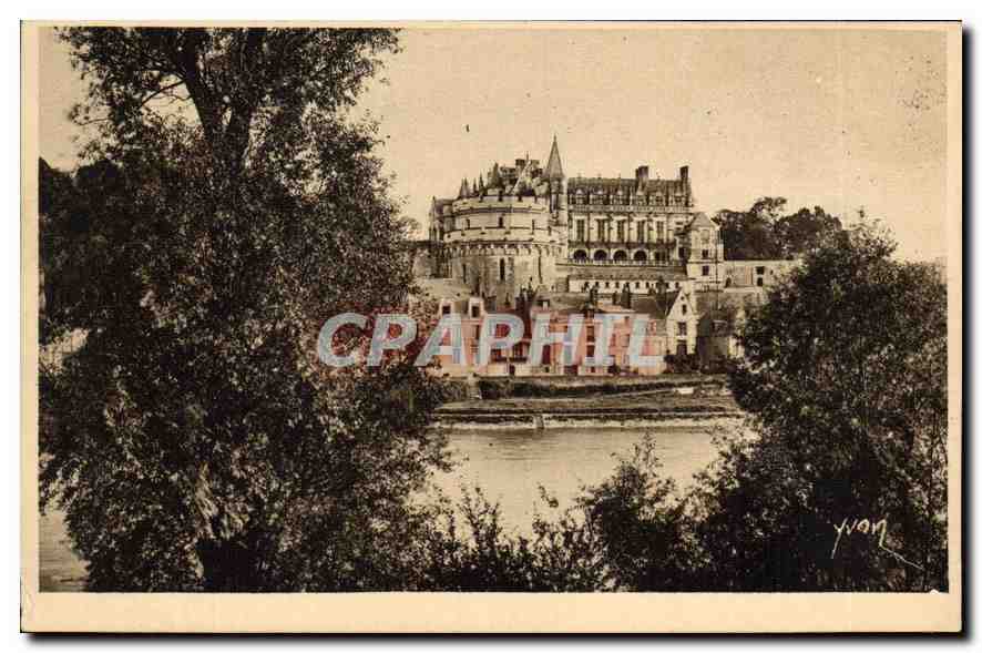 CPA Chateaux de la Loire le Chateau d'Amboise vu des bords de la Loire 