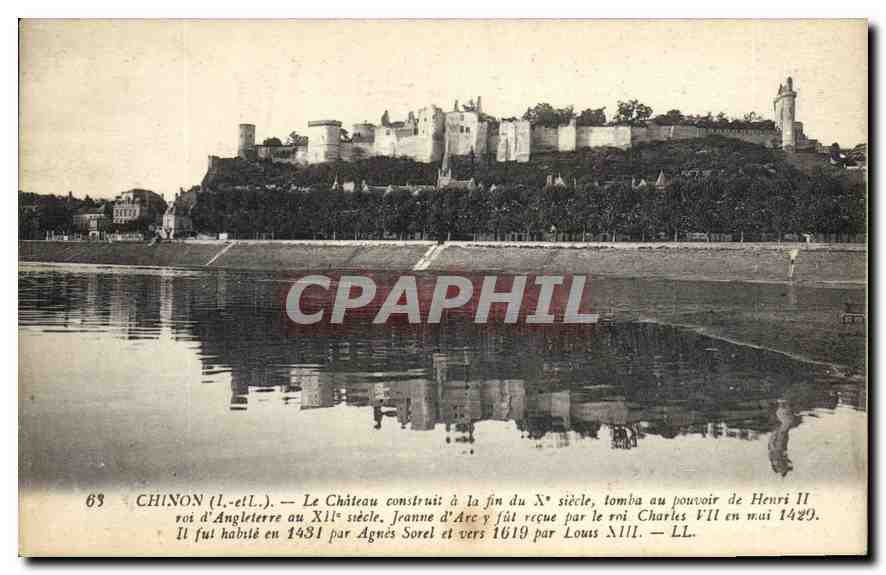 CPA Chinon I et L le Chateau construit a la fin du X siecle Tomba au pouvoir de Henri II Roi d'Angle
