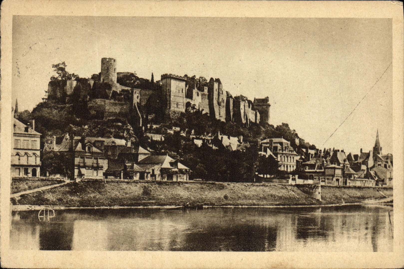 CPA Chinon I et L Ruines du Chateau Mon hist 