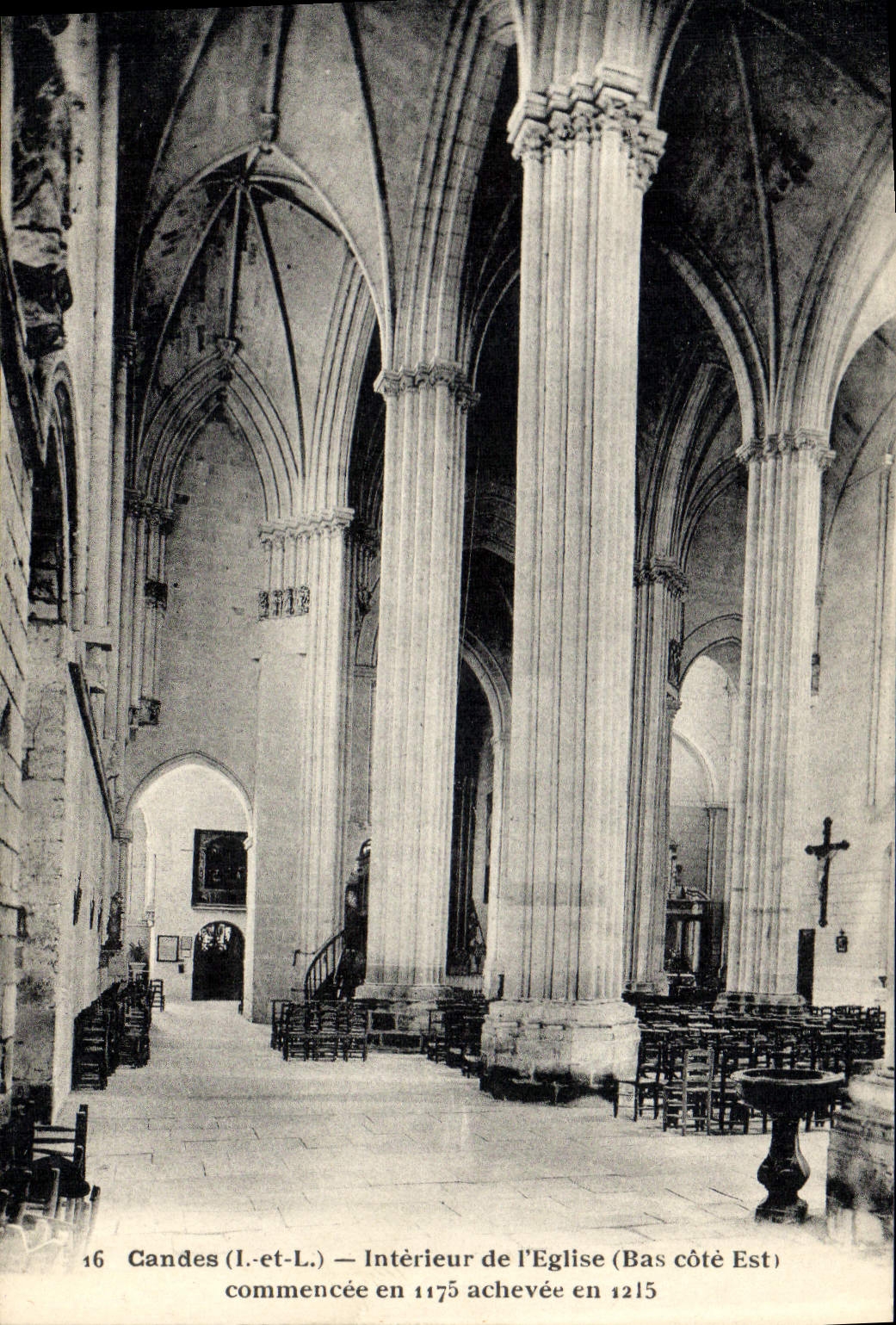 CPA Gandes I et L Interieur de l'eglise Bas Cote Est Commencee en 1175 achevee en 1215 