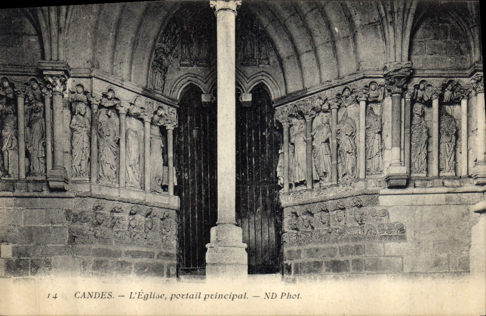 CPA Candes l'Eglise Portail principal