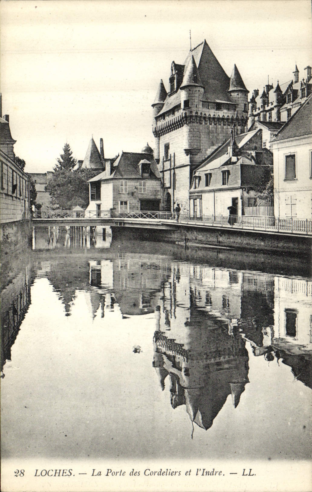 CPA Loches la Porte des Cordeliers et l'Indre 