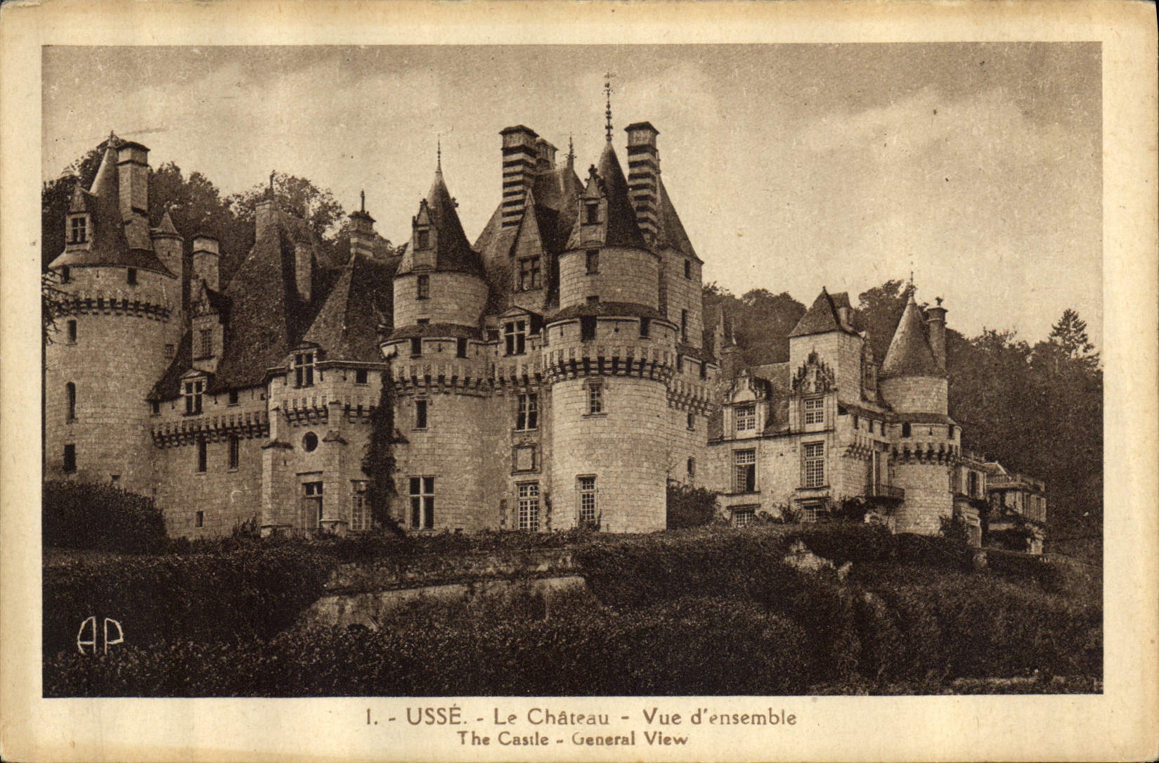 CPA Usee le Chateau vue d'ensemble 